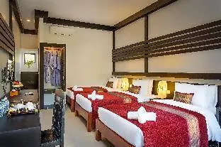 Reveal Courtyard In Reveal Angkor