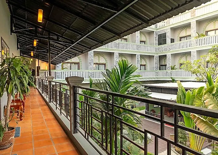 Hotel Reveal Courtyard In Reveal Angkor 4*