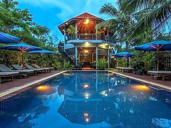 Hotel Reveal Courtyard In Reveal Angkor 4*