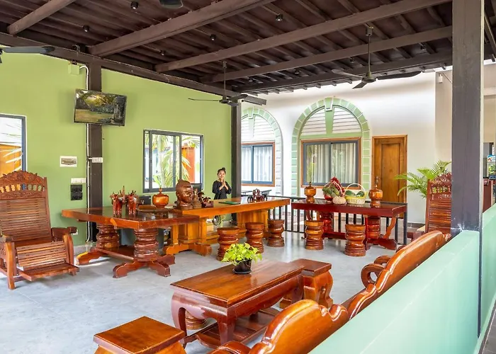 Reveal Courtyard In Reveal Angkor