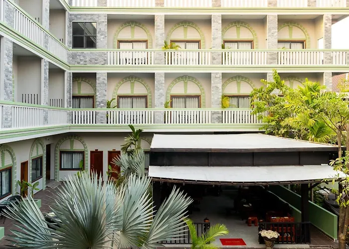 Hotel Reveal Courtyard In Reveal Angkor 4*