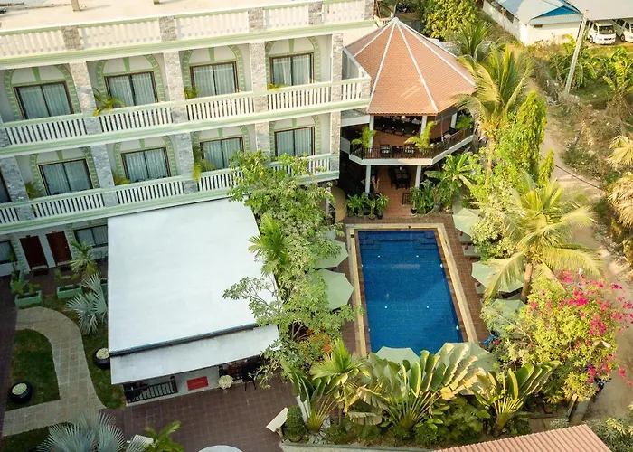 Hotel Reveal Courtyard In Reveal Angkor 4*
